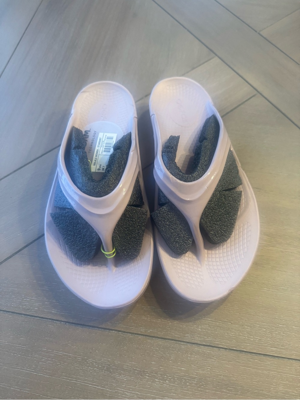 Oofos Oolala Recovery Sandals - Picture 4 of 11